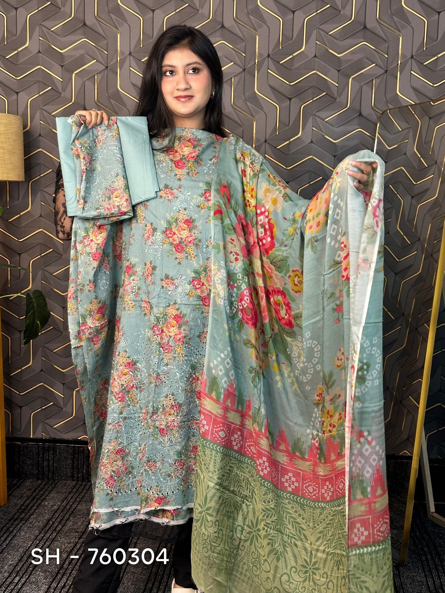 𝑹𝒂𝒏𝒈𝑹𝒆𝒛 𝒃𝒚 𝑵𝒖𝒓 (ORIGINAL PAKISTANI 3 PIECE)  SH-760304