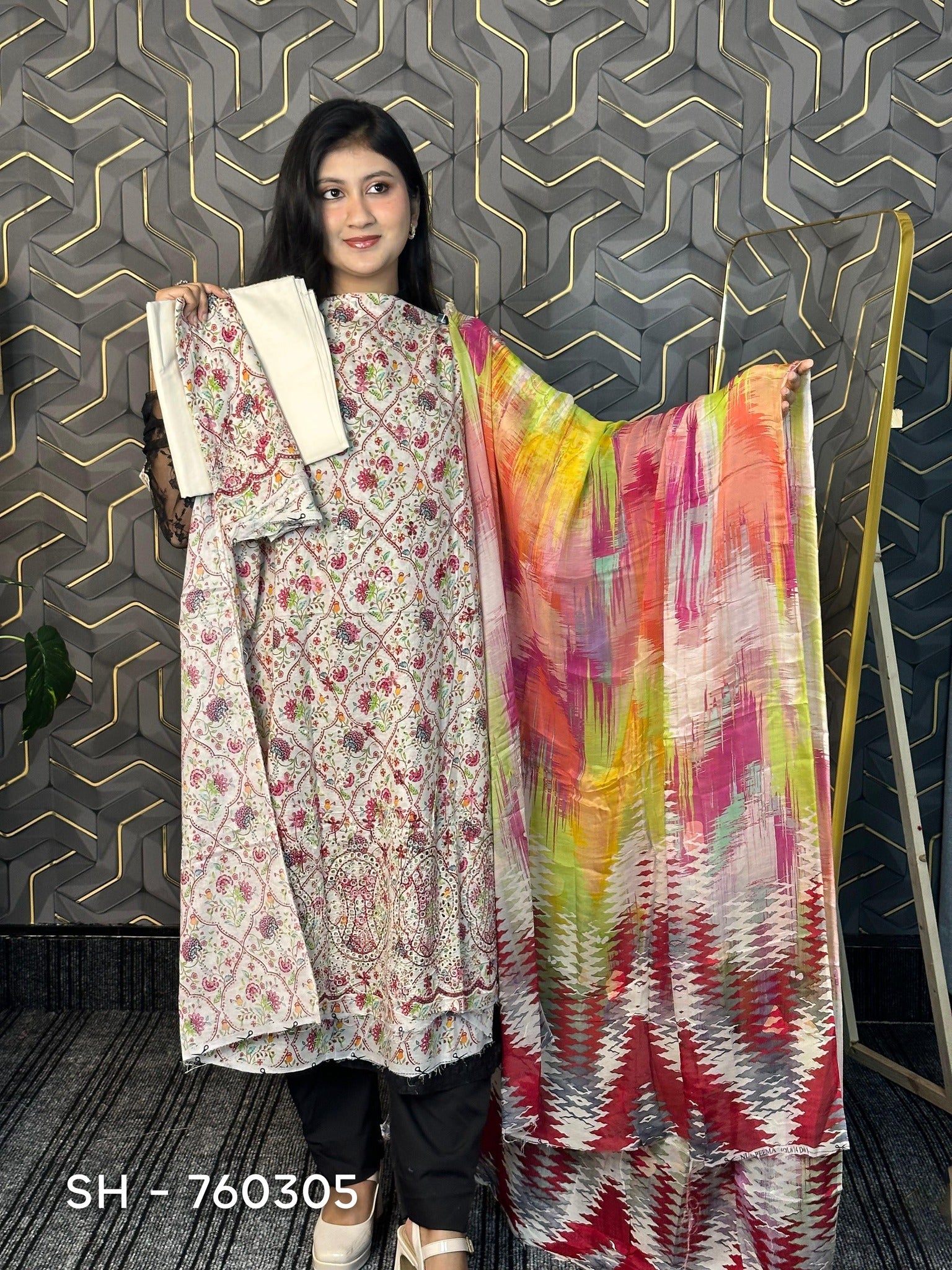 𝑹𝒂𝒏𝒈𝑹𝒆𝒛 𝒃𝒚 𝑵𝒖𝒓 (ORIGINAL PAKISTANI 3 PIECE)  SH-760305