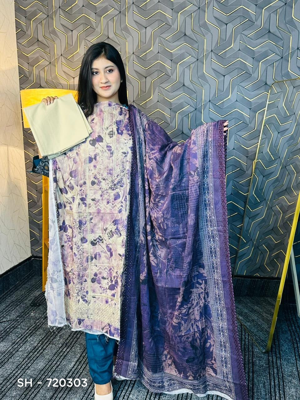 𝐎𝐫𝐢𝐠𝐢𝐧𝐚𝐥 𝐏𝐚𝐤𝐢𝐬𝐭𝐚𝐧𝐢 Boutique 3 piece  SH-720303