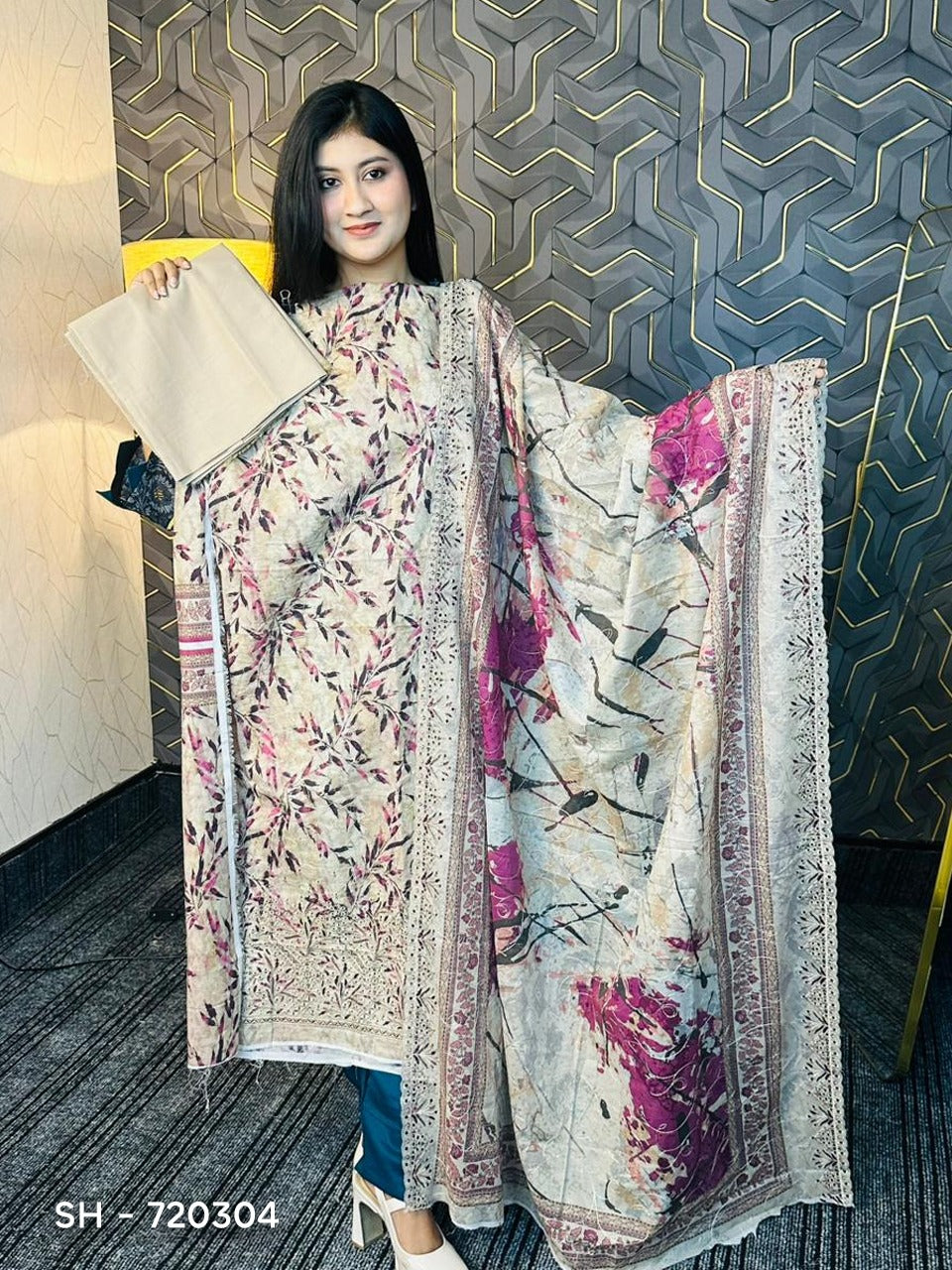 𝐎𝐫𝐢𝐠𝐢𝐧𝐚𝐥 𝐏𝐚𝐤𝐢𝐬𝐭𝐚𝐧𝐢 Boutique 3 piece  SH-720304